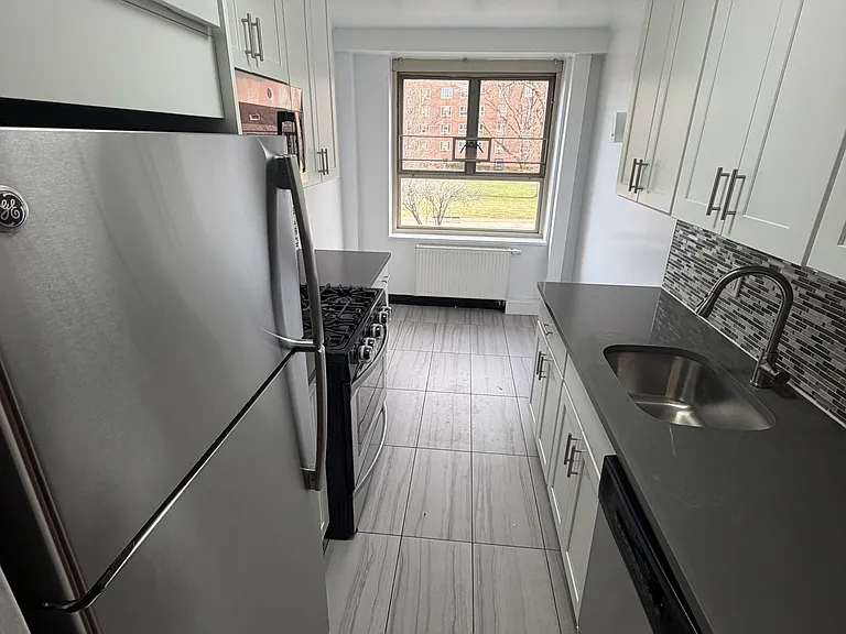 186th Ln — Photo 2