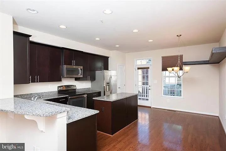 710 S Macon St — Photo 4