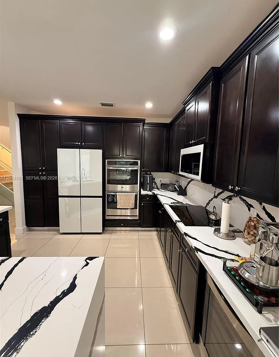 4 bed, 3.5 bath, 2650 sqft, $5,800 — Photo 4
