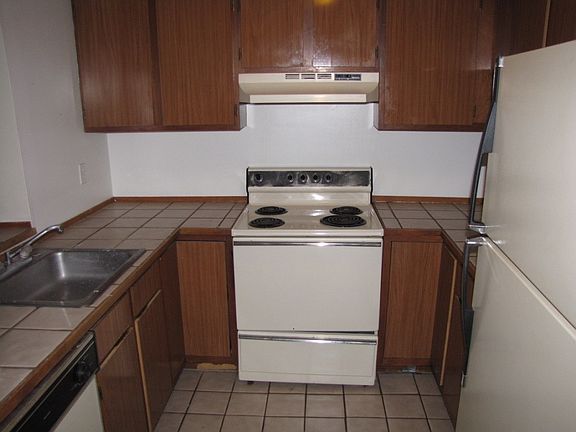 4th image of 296 Main St #1