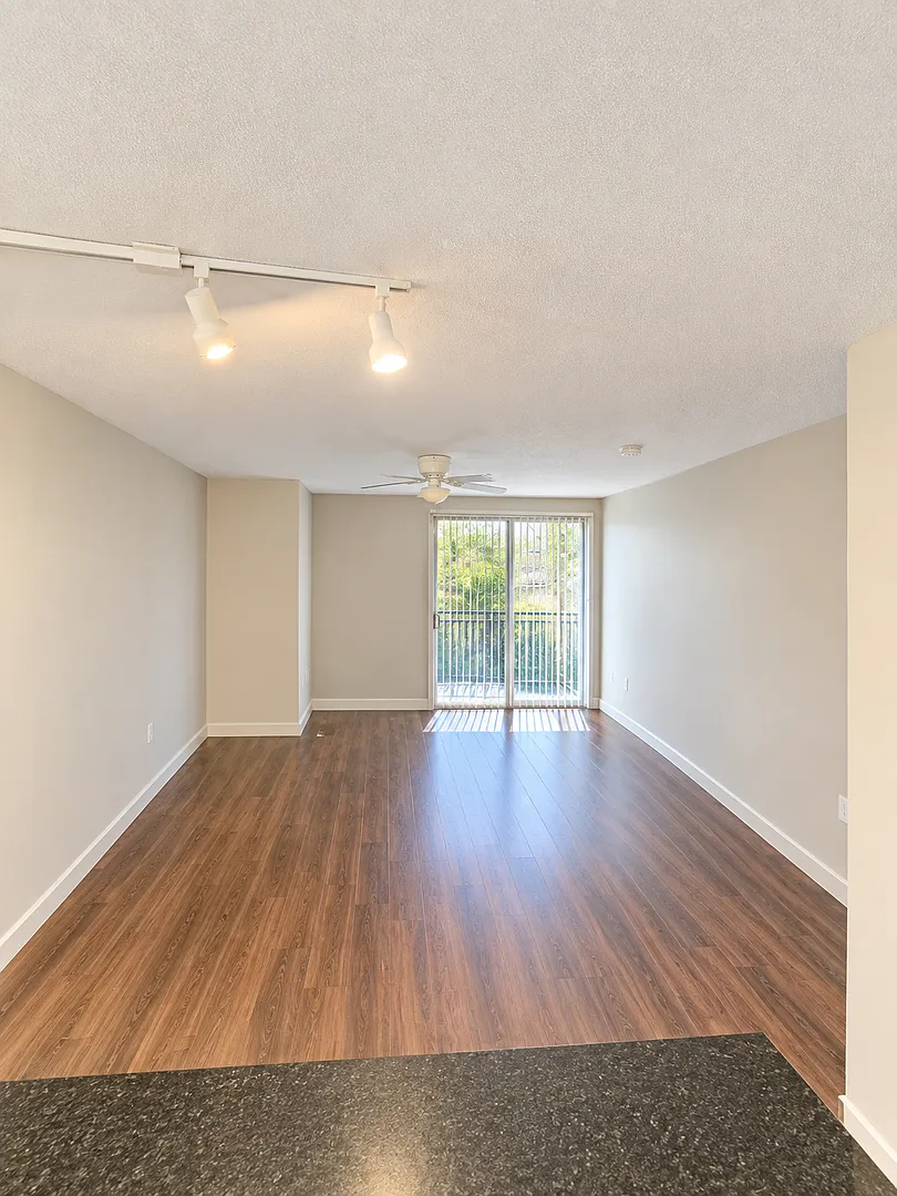 1323 Boren Ave — Photo 3