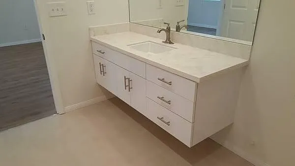Bathroom (downstairs)