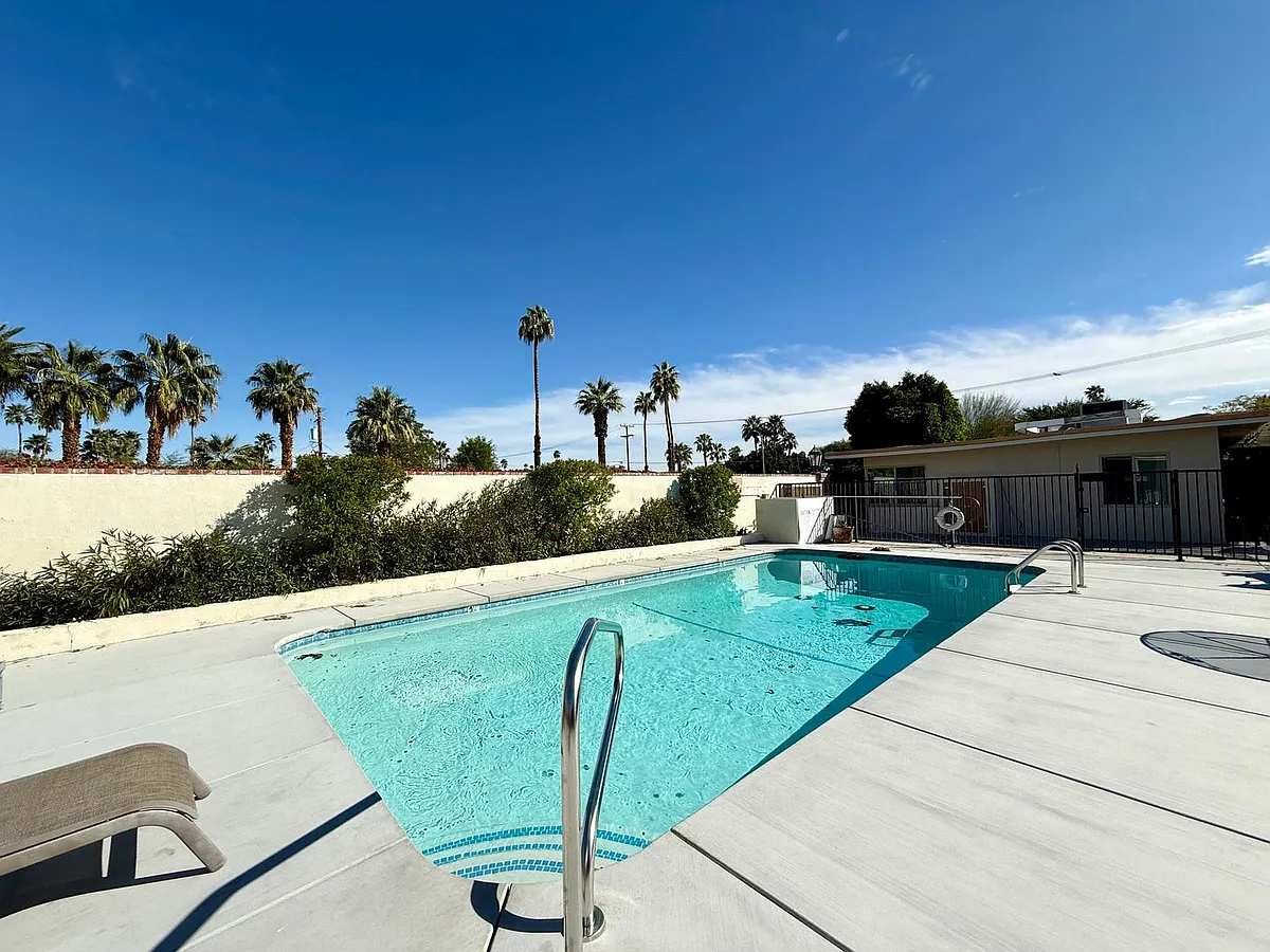 Building Photo - 579 S Highland Dr #4
