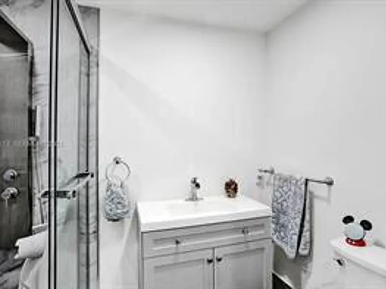 833 NW 81st Ave — Photo 11