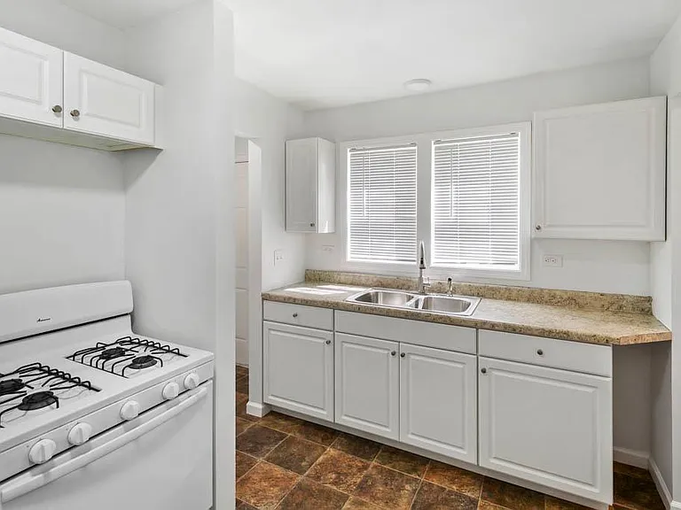 2203 Ottawa Ave — Photo 2