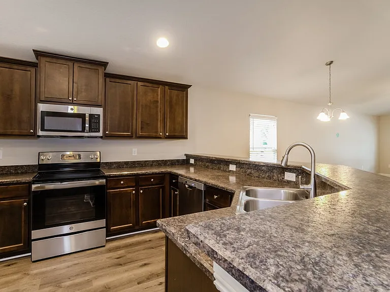 1004 Kellogg Dr — Photo 7