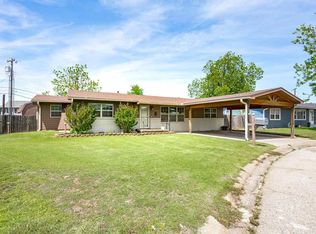1415 Country Club Dr, Perry, OK 73077