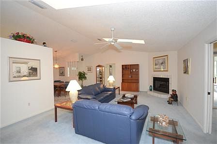 L-shapped Living/dining