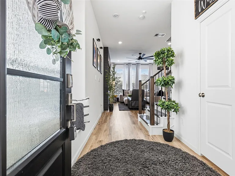 641 Royal Arch Dr — Photo 4