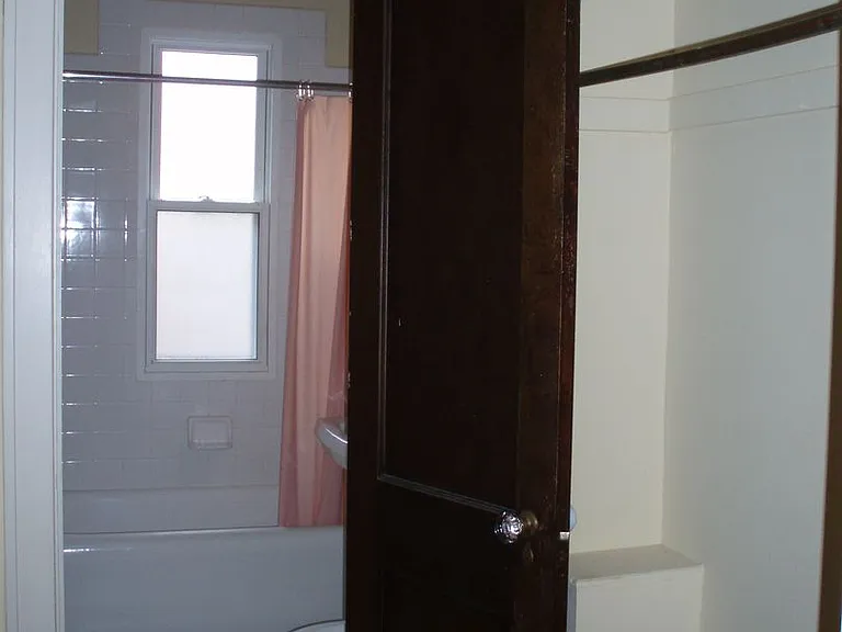 Balfour Apartments — Photo 6