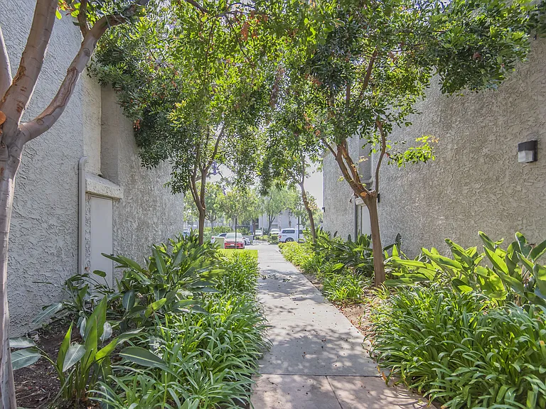 310 Jefferson Apartments — Photo 37