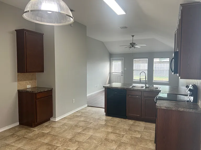 1320 Alder Tree Ln — Photo 4