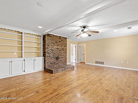 5th image of 3820 Windermere Rd N