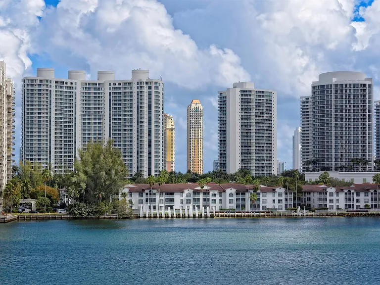 18081 Biscayne Blvd #403 — Photo 30