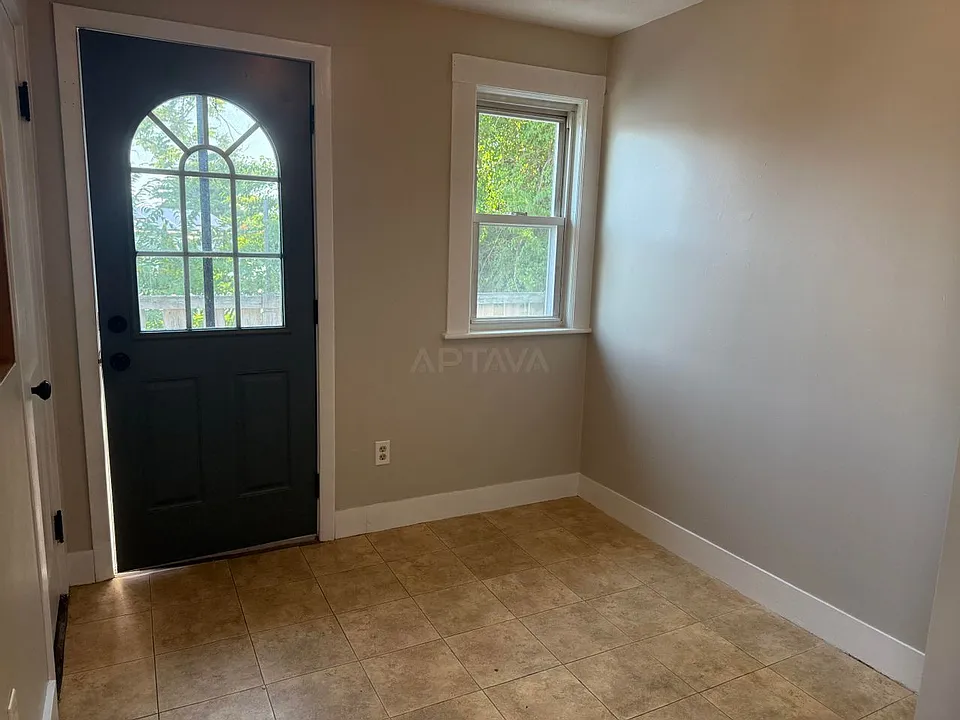 272 Willis Ave #2