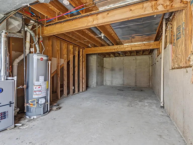 121 Hillside Dr — Photo 13