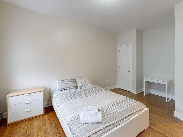90 Bristol St — Photo 6