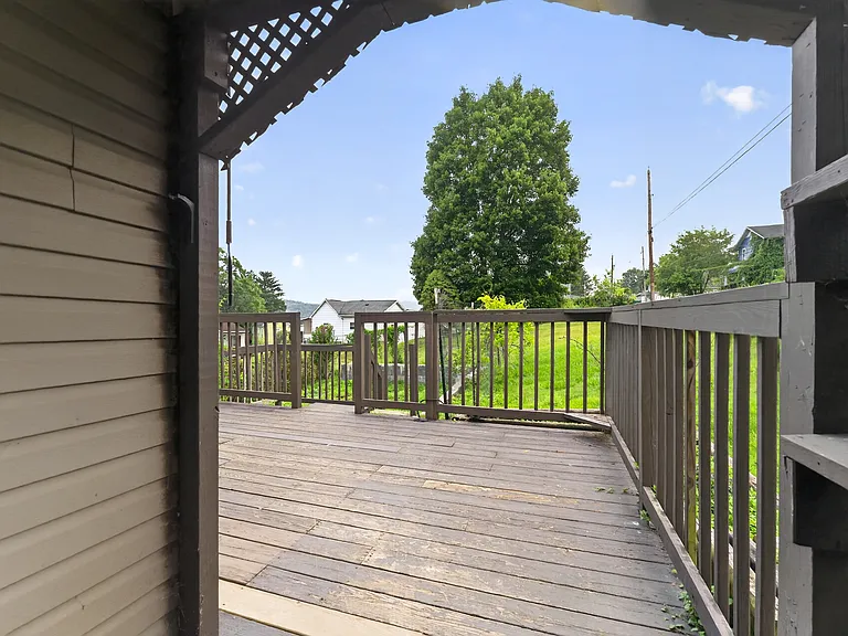 138 Austin Ave — Photo 9