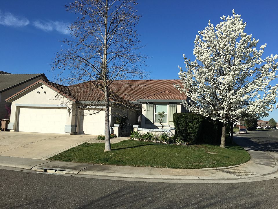 2nd image of 9540 Meadow Cliff Ct