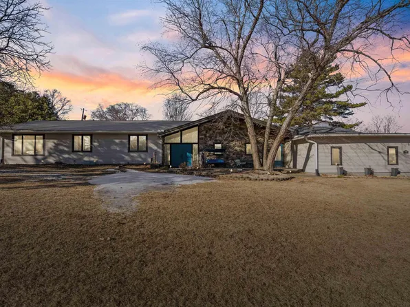 100 Hillside Dr E, Oelwein, IA 50662