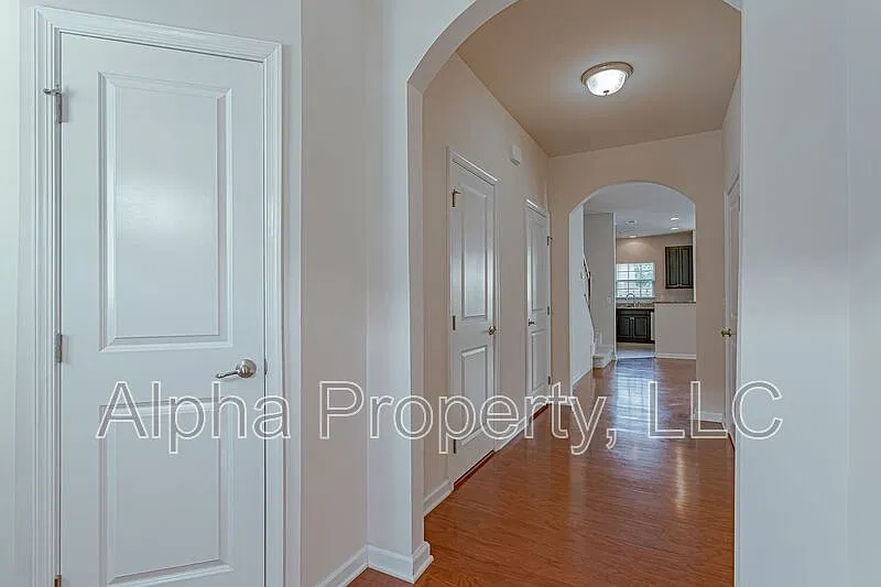 3 bed, 2.5 bath, 1674 sqft, $1,895 — Photo 2