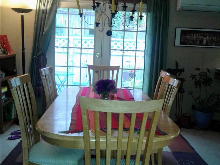 Dining Room with seating for 8 (2 additional chairs not shown)