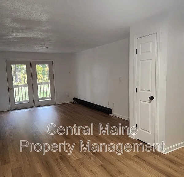 39 Northern Avenue Hts #8 — Photo 1