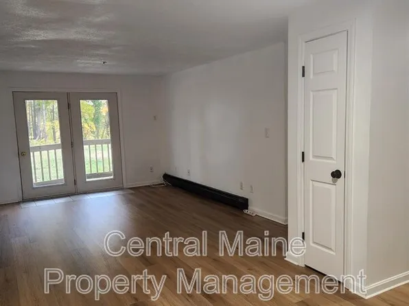 39 Northern Avenue Hts APT 8, Auburn, ME 04210