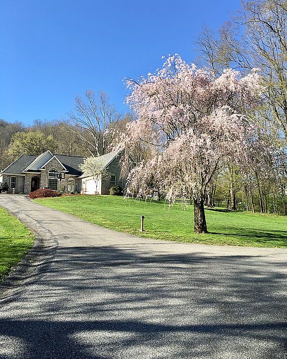 Driveway w/turnaround