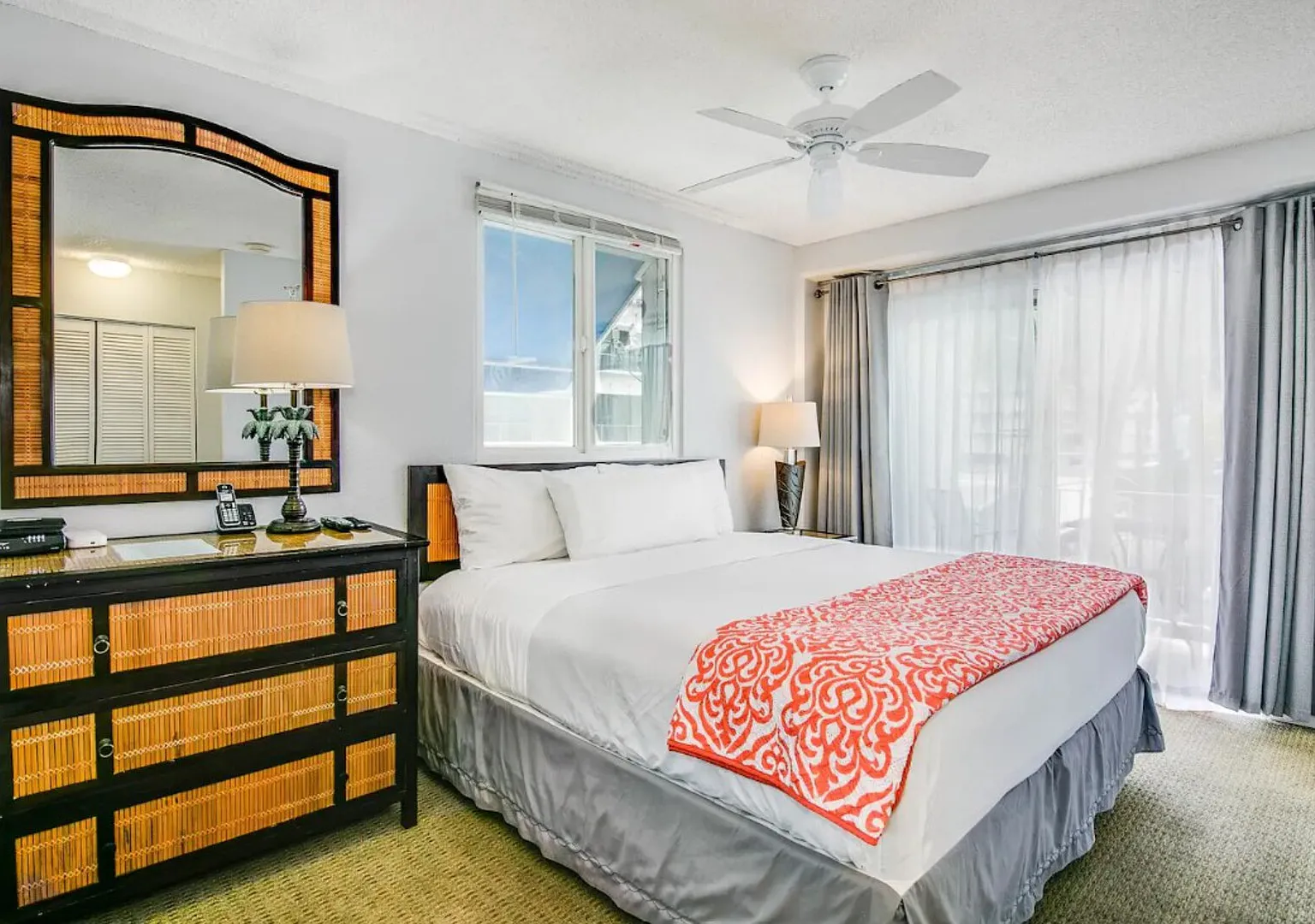 Cool Cabana at Waikiki 1-Bedroom — Photo 4
