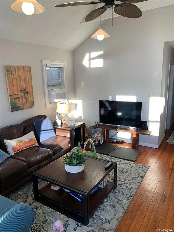 2 bed, $2,500 — Photo 2