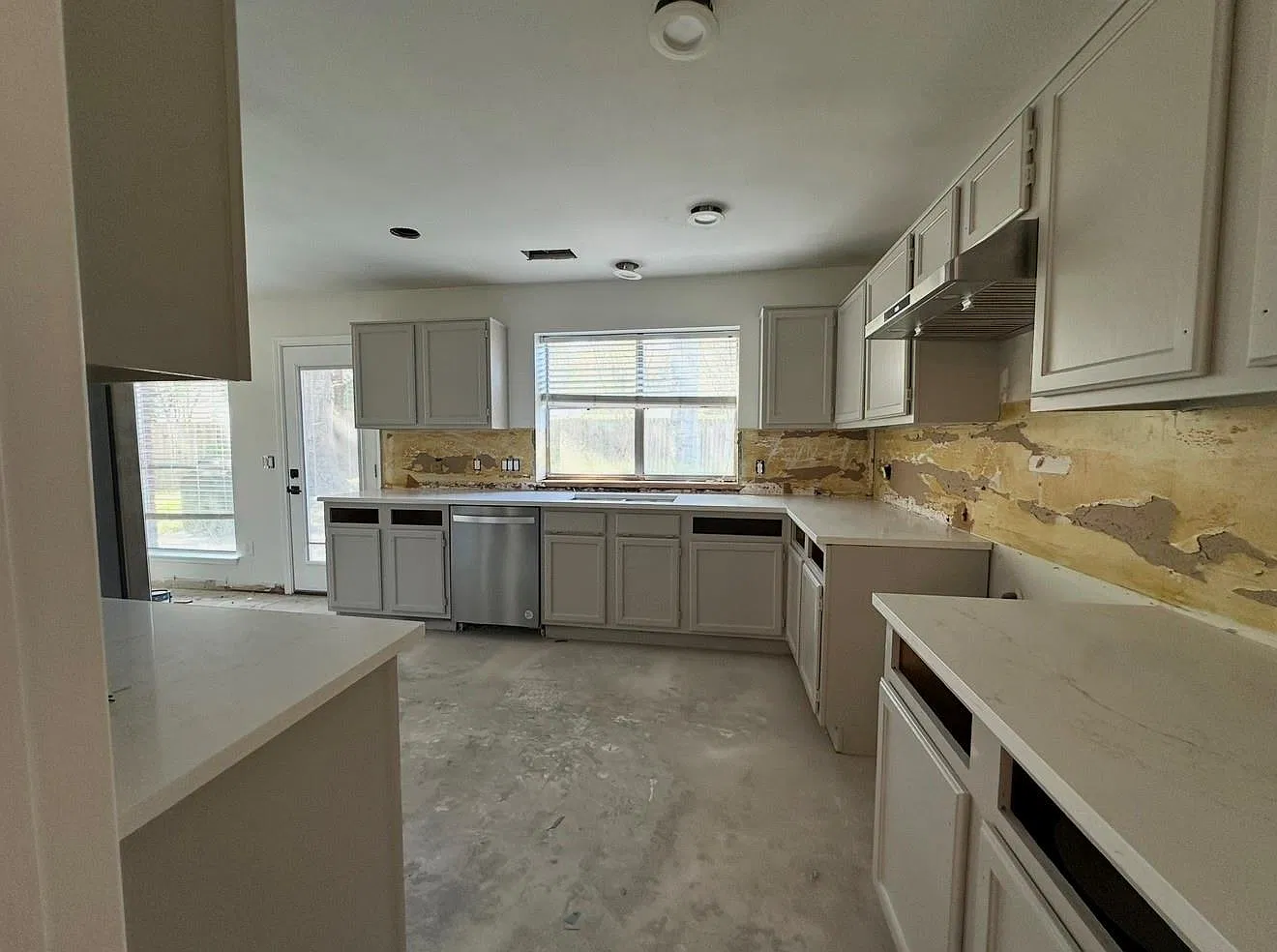 4 bed, 2.5 bath, 2245 sqft, $2,400 — Photo 4