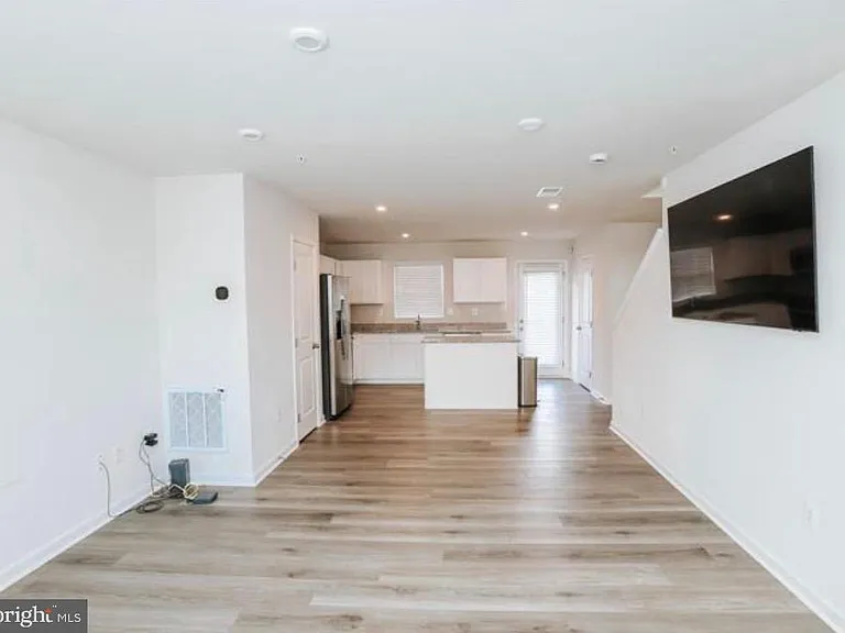 118 Charlotte St — Photo 3