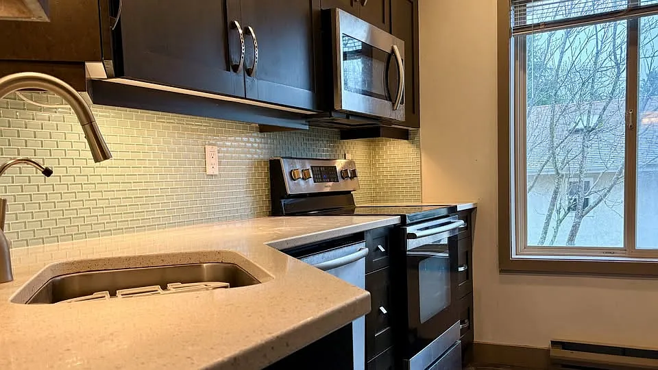 2 bed, 1029 sqft, $2,595 — Photo 2