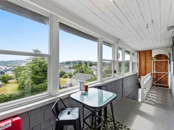 864 S 5th St #1, Coos Bay, OR 97420