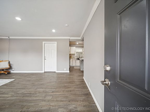 5th image of 703 S Norwood Ave