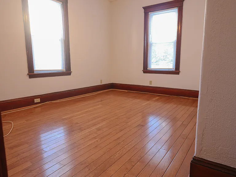 17 Maple Ave — Photo 3