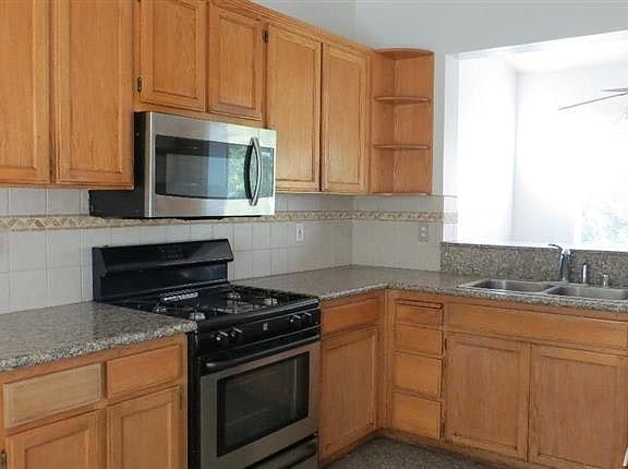 3rd image of 1737 Cherry Ct