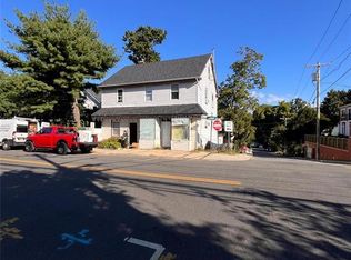 95 Steamboat Rd, Great Neck, NY 11024