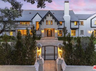 910 N Rexford Dr, Beverly Hills, CA 90210