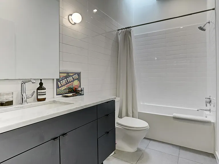 1713 Bluebonnet Ln #D — Photo 16