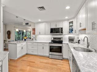 85 Grove St APT 207, Wellesley, MA 02482