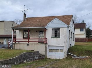 217 Akron Rd, Ephrata, PA 17522