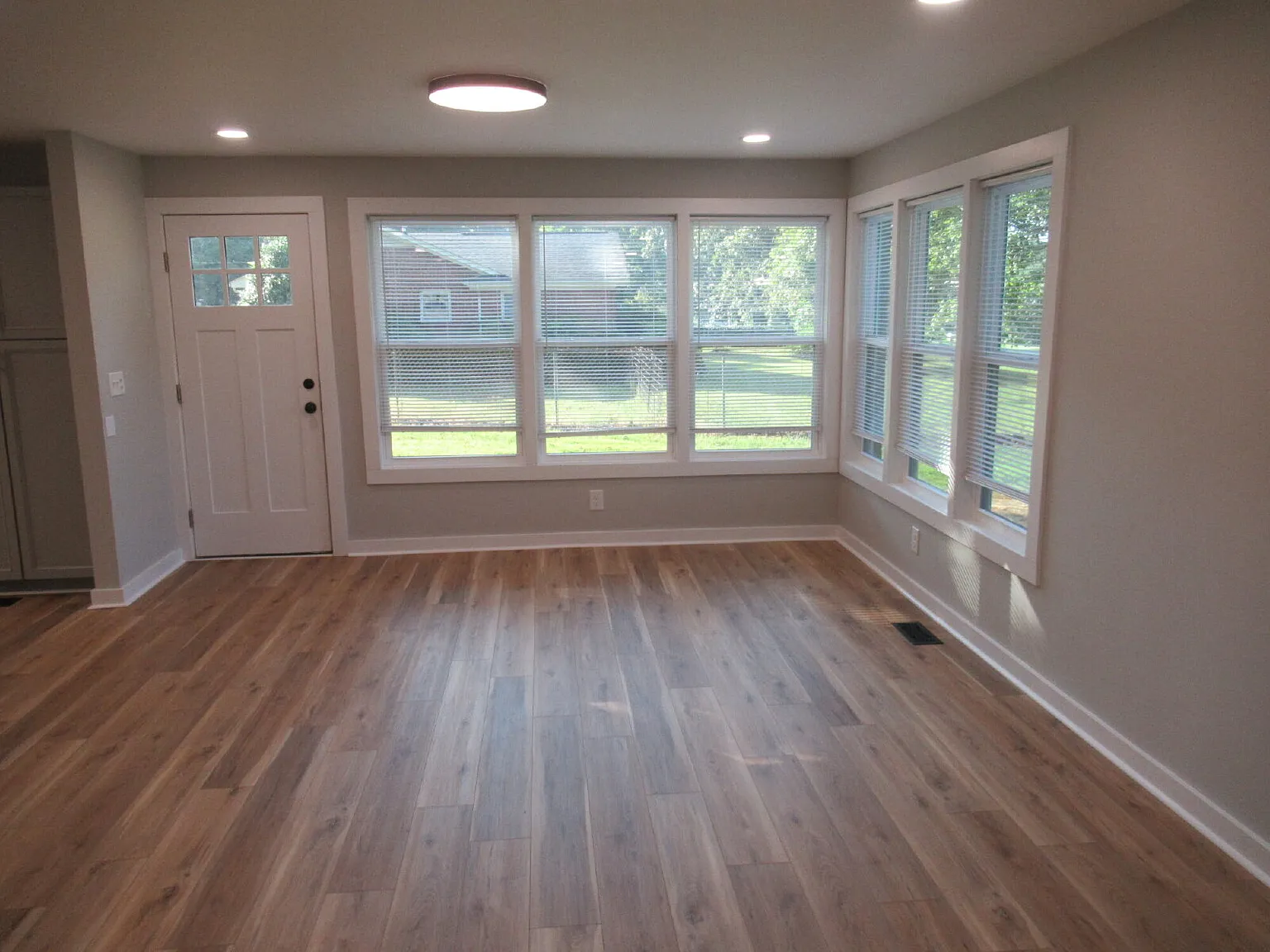 3 bed, 1.5 bath, 1630 sqft, $1,900 — Photo 4