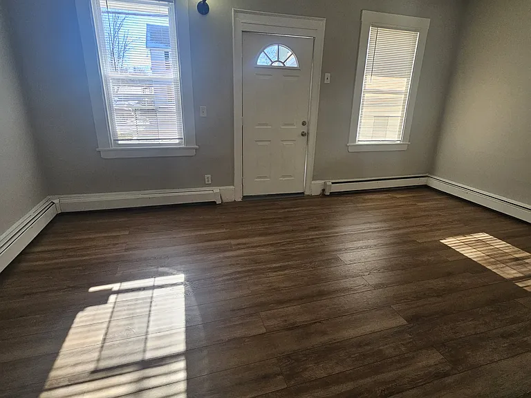 355 Goodrich St #1B — Photo 9