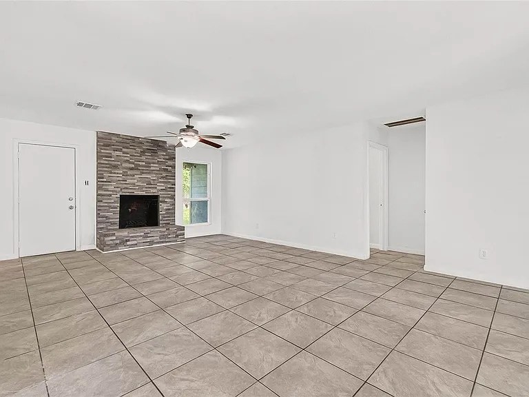 29311 Raestone St — Photo 5