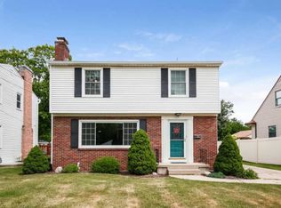 1839 Crescent Dr NE, Grand Rapids, MI 49503