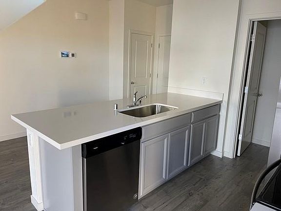 4th image of 5257 Cumberland Dr