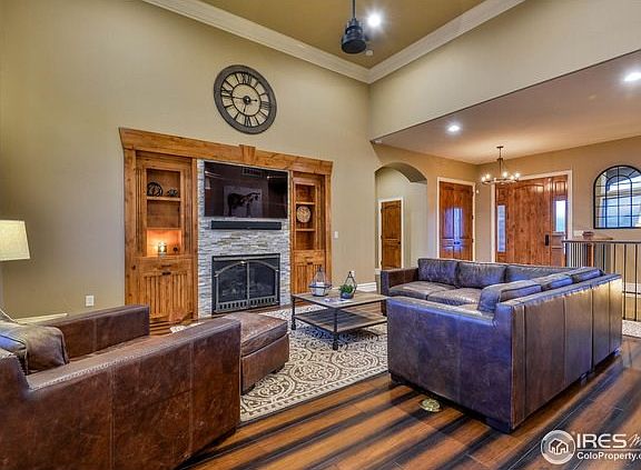 Enjoy gatherings in front of the fireplace