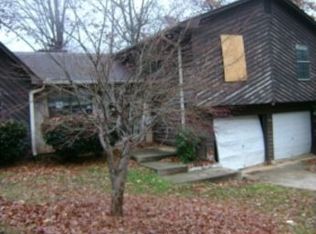 726 Pepperwood Ln, Stone Mountain, GA 30087